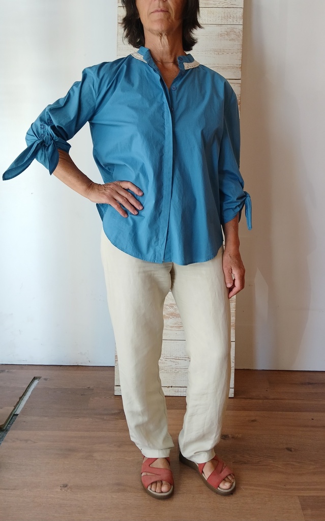 Chemisier bleu col dentelle Taille 38